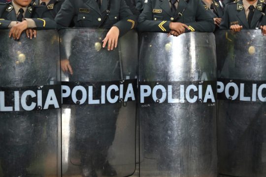 Η… επικίνδυνη δουλειά του δημοσκόπου