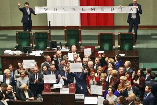 Σε κλοιό η Βουλή της Πολωνίας