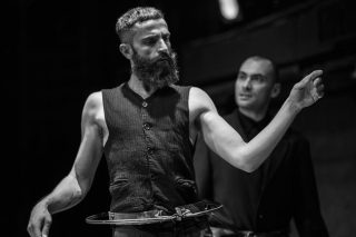 Ο Σερβετάλης σαν ροκ σταρ της εναλλακτικής σκηνής