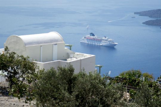 Ξεκινά η ανακατασκευή του λιμανιού της Σαντορίνης