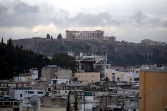 Συννεφιά και τοπικές βροχές
