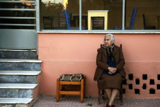Οι προϋποθέσεις και τα ποσά για τις νέες συντάξεις χηρείας