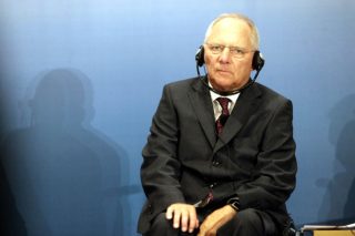 Η… κατρακύλα της Ν.Δ. από το «ναι» στο «παρών»