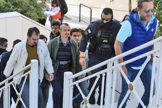 Ιδιο το δικαστήριο, ίδια η εξέταση, διαφορετική η απόφαση!