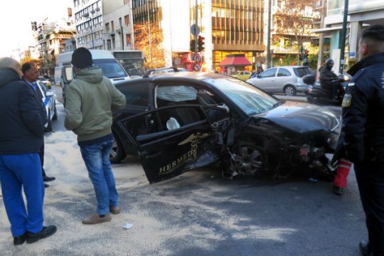 Σοβαρό τροχαίο στη λεωφόρο Συγγρού