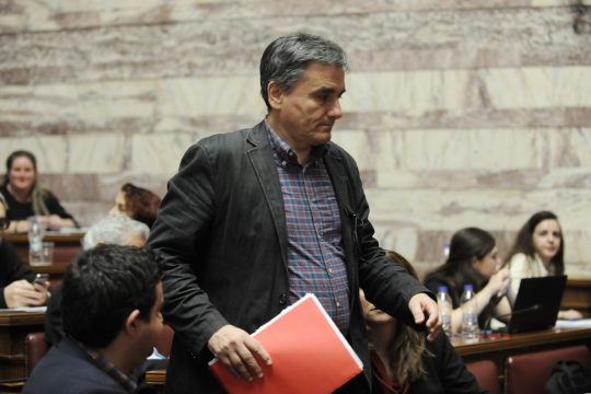 Απέναντι στις ακραίες απαιτήσεις των δανειστών