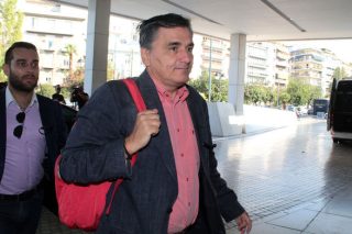 Αποκλείει κάλπες,σύγκρουση και μέτρα