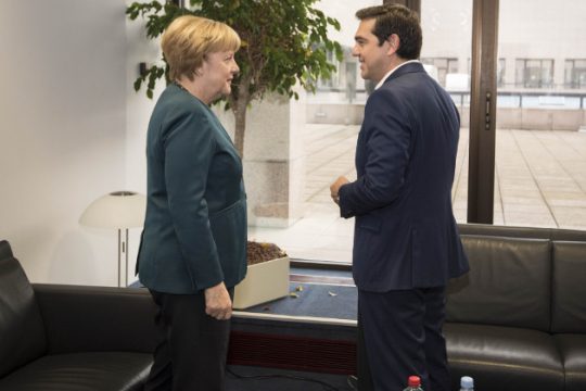 Βλέπει Μέρκελ, στέλνει μήνυμα στον Σόιμπλε