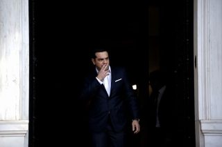 Γαλάζιο… δώρο στο Μαξίμου