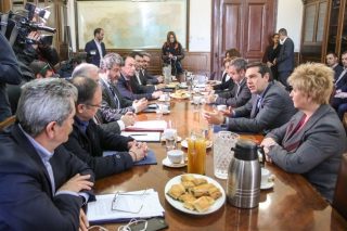 Πυρά Τσίπρα κατά «ΔουΝουΤούδων»