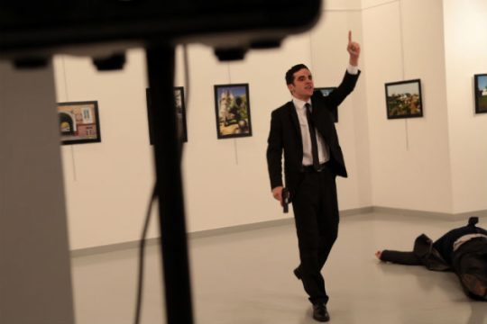 Εν ψυχρώ δολοφονία του Ρώσου πρέσβη στην Άγκυρα