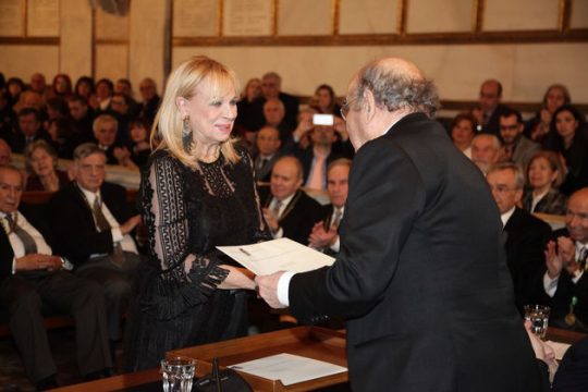 Με βραβεία φεύγει η χρονιά