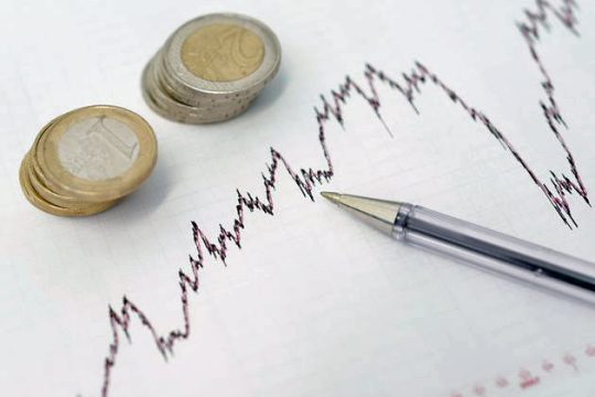 Η συγκράτηση δαπανών ανέβασε στα ύψη το πλεόνασμα