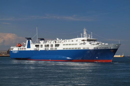Πρόσκρουση επιβατηγού πλοίου στο λιμάνι της Ζακύνθου