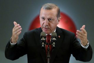 Περιμένοντας «μια υπέροχη είδηση» στη Γερμανία