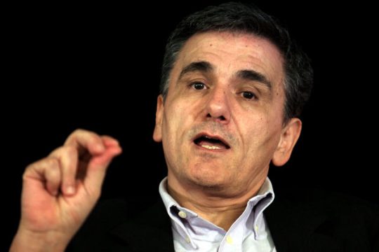 Τι περιμένει και τι τον… περιμένει