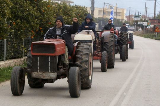 Σε θέση μάχης οι αγρότες
