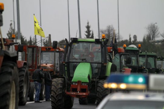 Εισφορές από 86,98 ευρώ για τους αγρότες το 2017