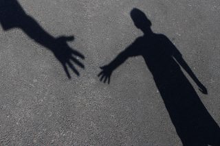 «Μάθημα αντιφασισμού» από μία επικηρυγμένη δασκάλα