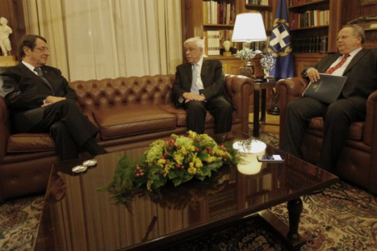 Μαραθώνιος διαβουλεύσεων για το Κυπριακό εν όψει Γενεύης