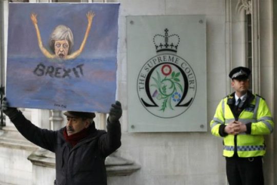 «Όχι» σε Brexit χωρίς την έγκριση της Βουλής