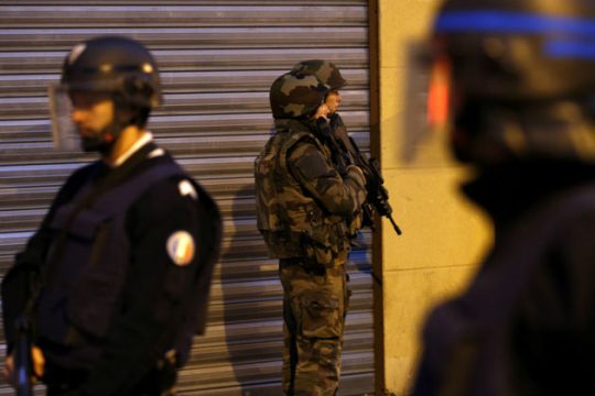 Σύλληψη υπόπτων για τις επιθέσεις σε Παρίσι και Βρυξέλλες