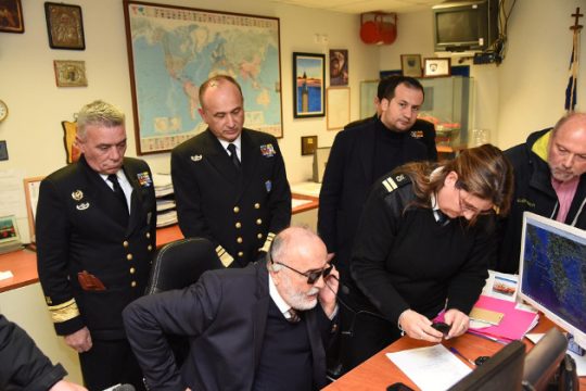 «Ποδαρικό» στο λιμάνι του Πειραιά