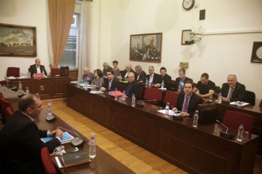 Συμφωνούν για το πρόβλημα, διαφωνούν για τις ευθύνες