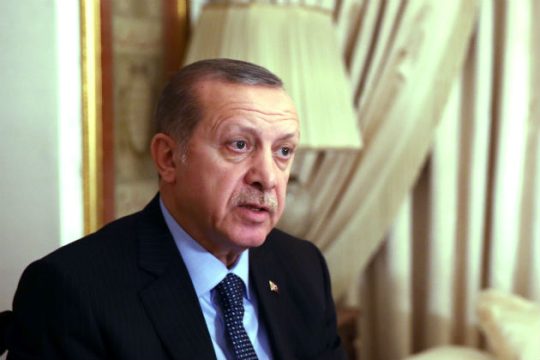 Με δακρυγόνα άρχισε η συζήτηση αναθεώρησης του Συντάγματος