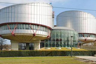 Συμψηφίζοντας ανθρώπινα δικαιώματα με χρέη στην εφορία