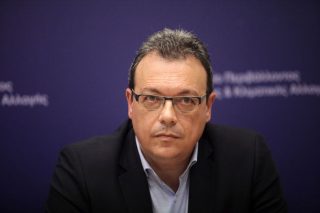 «Ν.Δ.-ΠΑΣΟΚ, τράπεζες, ΜΜΕ: το… κλειστό γκρουπ που αποφάσιζε για τη χώρα»