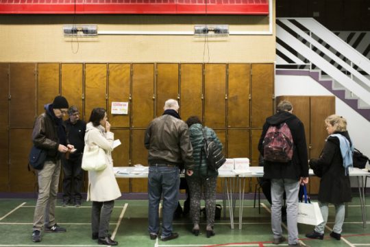 Χαμηλή συμμετοχή στις εκλογές των Γάλλων σοσιαλιστών