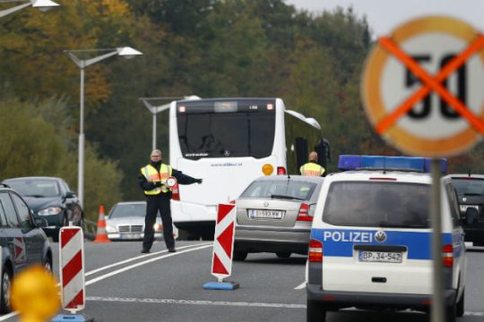 Νέα παράταση ενδοσυνοριακών ελέγχων προτείνει η Κομισιόν