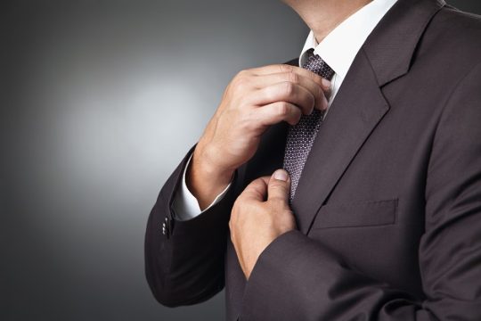 Του κοντού γιακά τού φταίν’ οι τρίχες