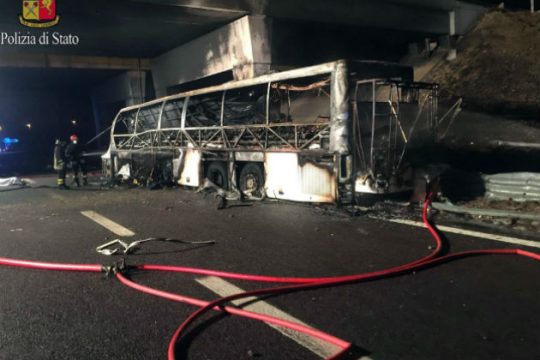 Πολύνεκρο δυστύχημα με λεωφορείο που μετέφερε μαθητές