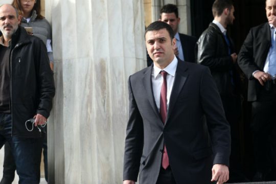 Κόντρα Ν.Δ. – ΥΠ.ΟΙΚ. για τον «κόφτη»