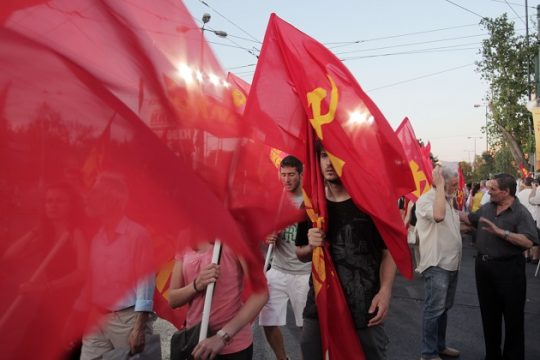 ΚΚΕ: Η στρατηγική ταύτιση ΣΥΡΙΖΑ με Ν.Δ.