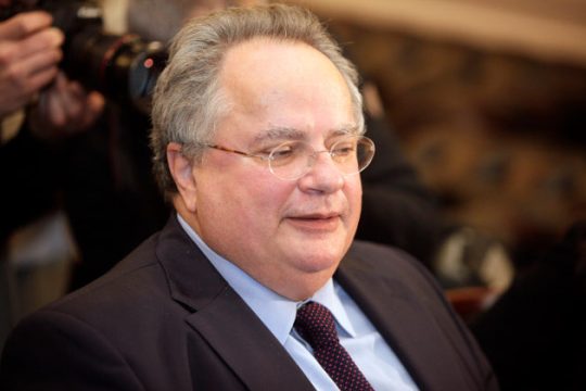 Σηκώνει το γάντι του Politico ο Κοτζιάς
