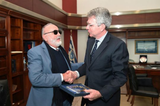 Συνάντηση Κουρουμπλή με τον πρέσβη των ΗΠΑ