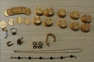 Έκρυψαν χρυσές λίρες στο πλοίο για Πειραιά