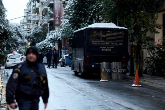 Ένοπλη επίθεση έξω από τα γραφεία του ΠΑΣΟΚ