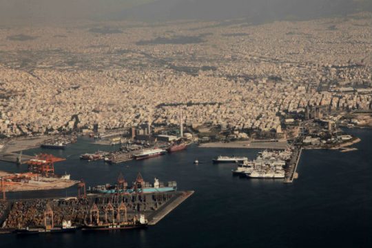 Στους τρεις δήμους, μέρος του παραλιακού μετώπου