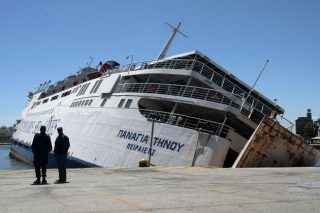 Για παλιοσίδερα το «Παναγία Τήνου»
