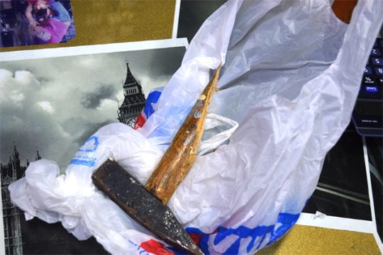 «Ποδαρικό» με σπασμένες βιτρίνες στα Χανιά