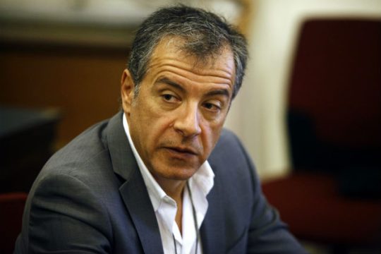 Καρφιά για Φώφη, γέφυρα για τους «3»