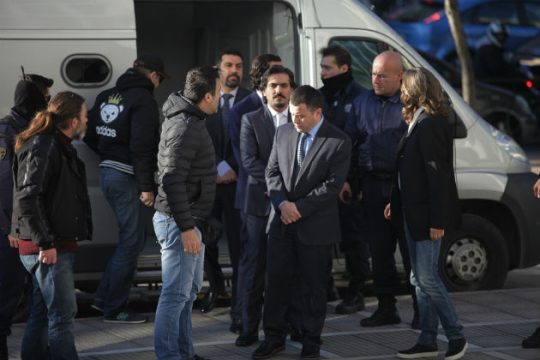 Προσωρινά κρατούμενοι οι 8, έντονη αντίδραση από Άγκυρα