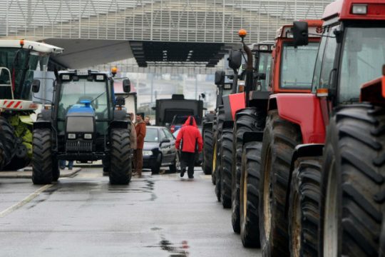 Μπροστά στο τελωνείο των Ευζώνων οι αγρότες