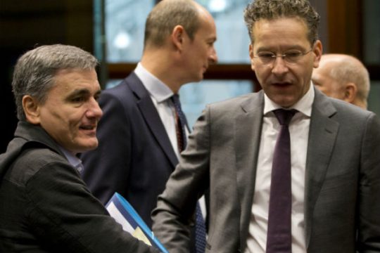 Μεταξύ σφύρας και άκμονος