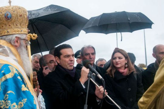 Μηνύματα της πολιτικής ηγεσίας από τον αγιασμό των υδάτων