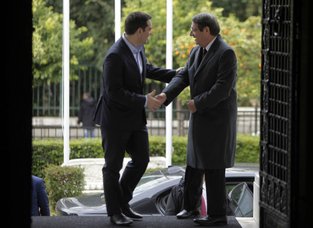 Πολυμερής στη Γενεύη, που μπορεί να είναι εξαμερής, με πέντε στο τραπέζι